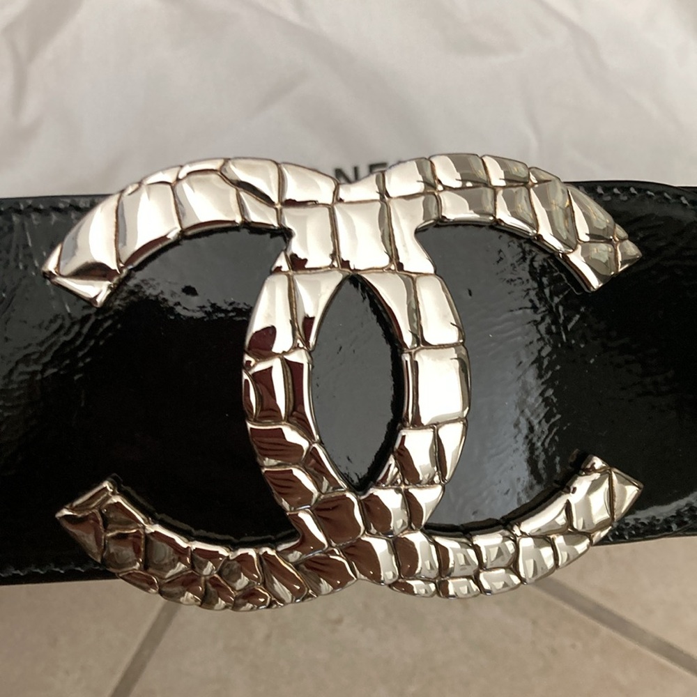 Wide Chanel belt - Picture 3 of 17